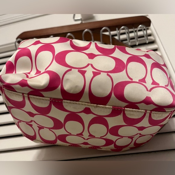 Coach mini. - Picture 4 of 11